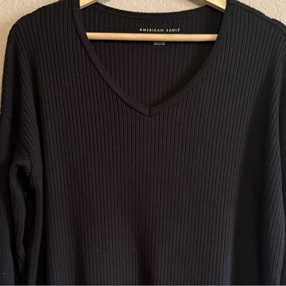 American Eagle Black Long Sleeve Super Soft Ribbed V Neck Shirt Top Size Medium - Picture 2 of 9